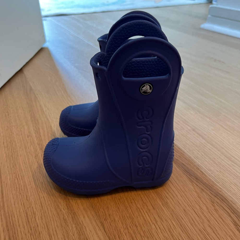 Toddler Crocs Pull on rain boots 7 blue